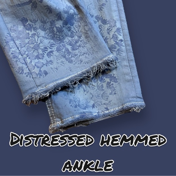 🎉HP🎉 Originally NWTWhite Skinny Capri NOW Cyanotype Floral Style Blue. Size 27 - Picture 13 of 13